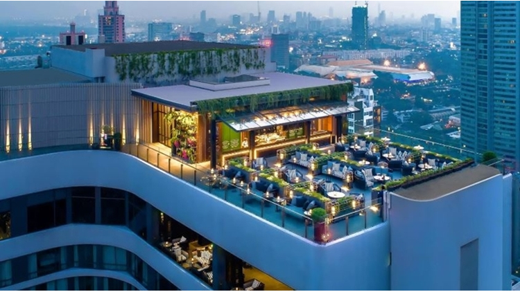 ค่ำคืนแห่งแสงสี โดยแม็กกี้ ชูส์  ณ เอบาร์ โรงแรมแบงค็อก แมริออท มาร์คีส์ ควีนส์ปาร์ค