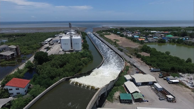 กรมชลฯโชว์แผน จัดการนํ้าแล้งเมืองแปดริ้ว แก้น้ำท่วมรอยต่อ กทม.