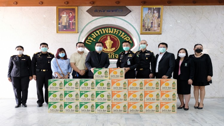 คาราบาวกรุ๊ป สนันสนุนเครื่องดื่มวิตามินซี “วู้ดดี้ ซี+ ล็อค” เสริมสร้างภูมิคุ้มกันให้กับหน่วยงานเทศกิจ กทม. ในช่วงสถานการณ์ไวรัสโควิด-19