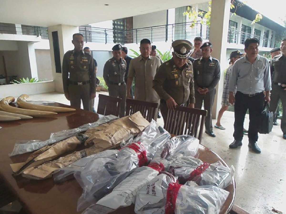 ปฏิบัติการค้นบ้าน 'เปรมชัย' (ภาพชุด)