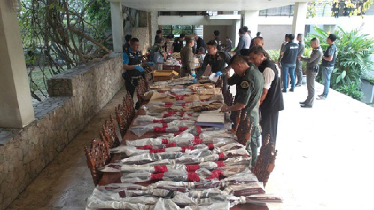 ปฏิบัติการค้นบ้าน 'เปรมชัย' (ภาพชุด)