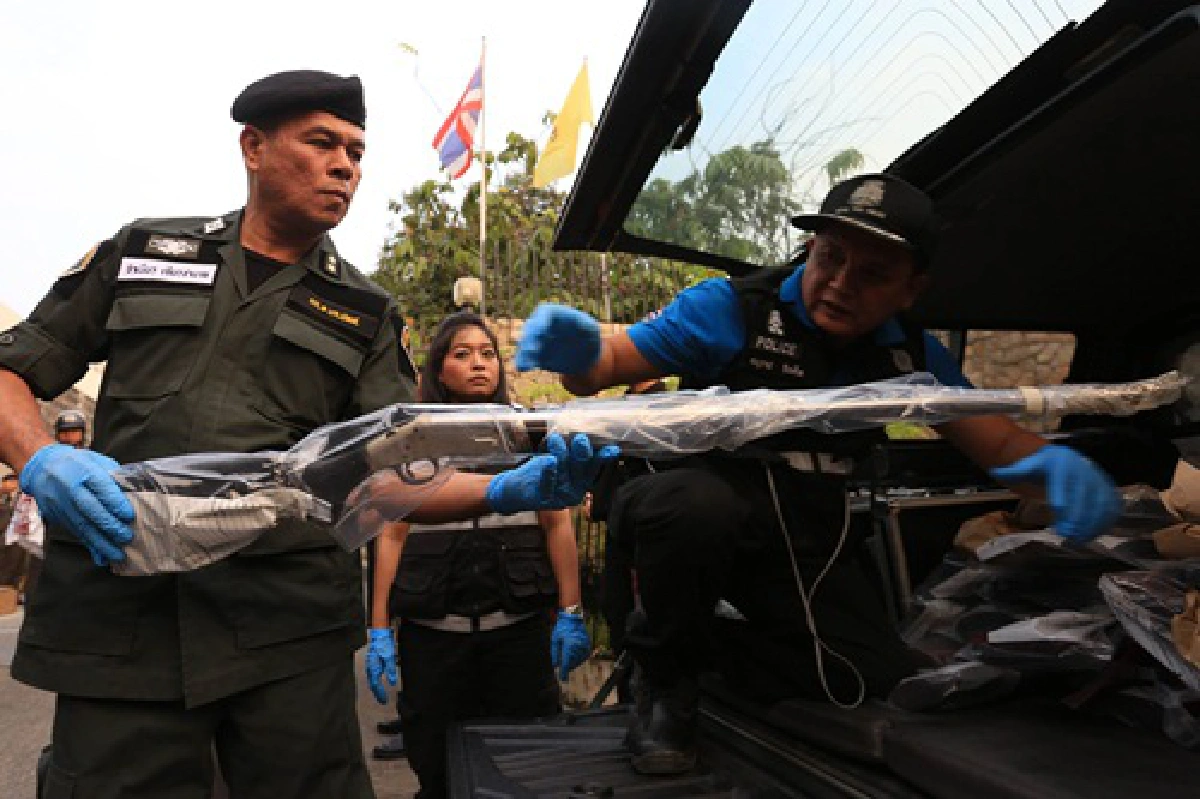 ปฏิบัติการค้นบ้าน 'เปรมชัย' (ภาพชุด)