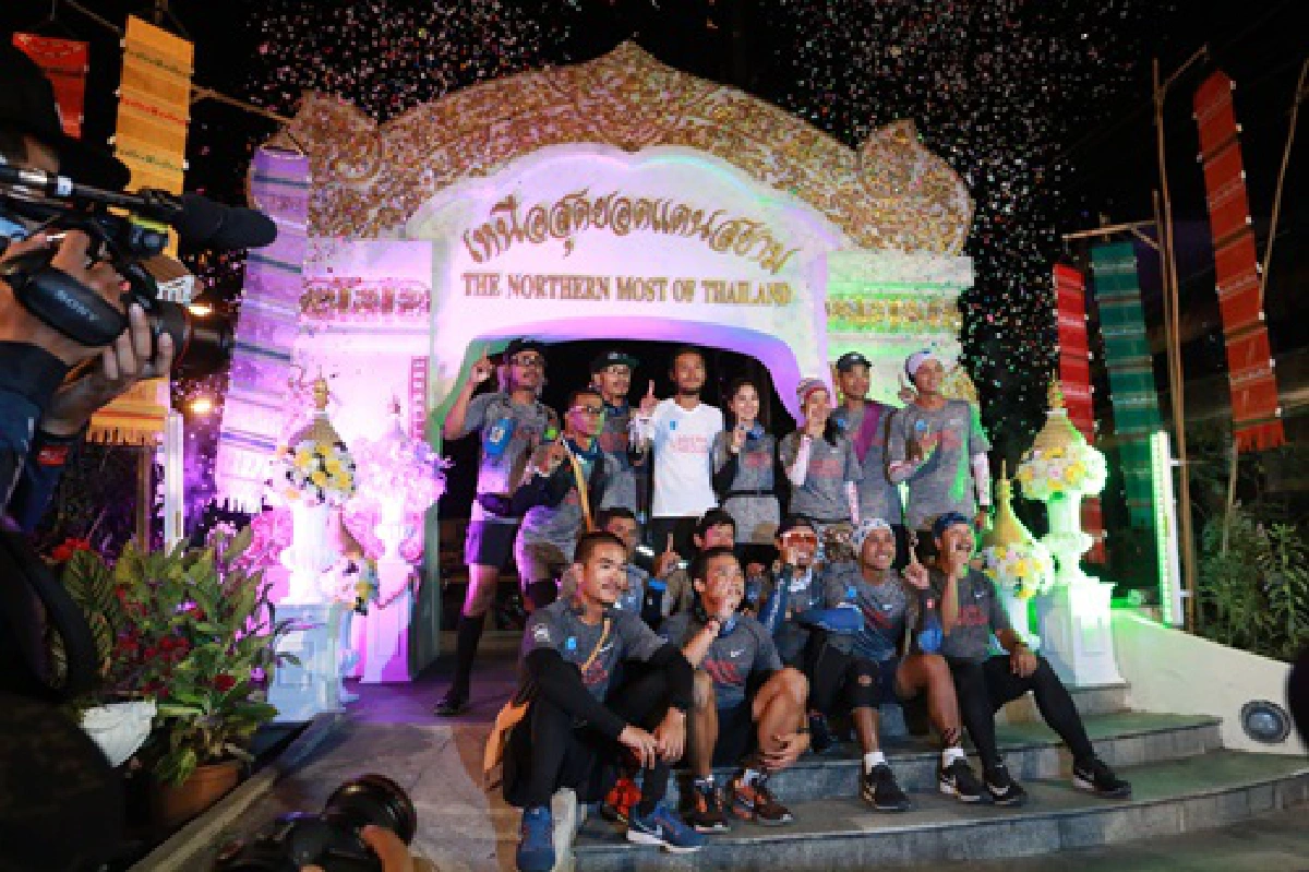 ประมวลภาพ เมื่อ 'ตูน' ก้าวถึงแม่สาย