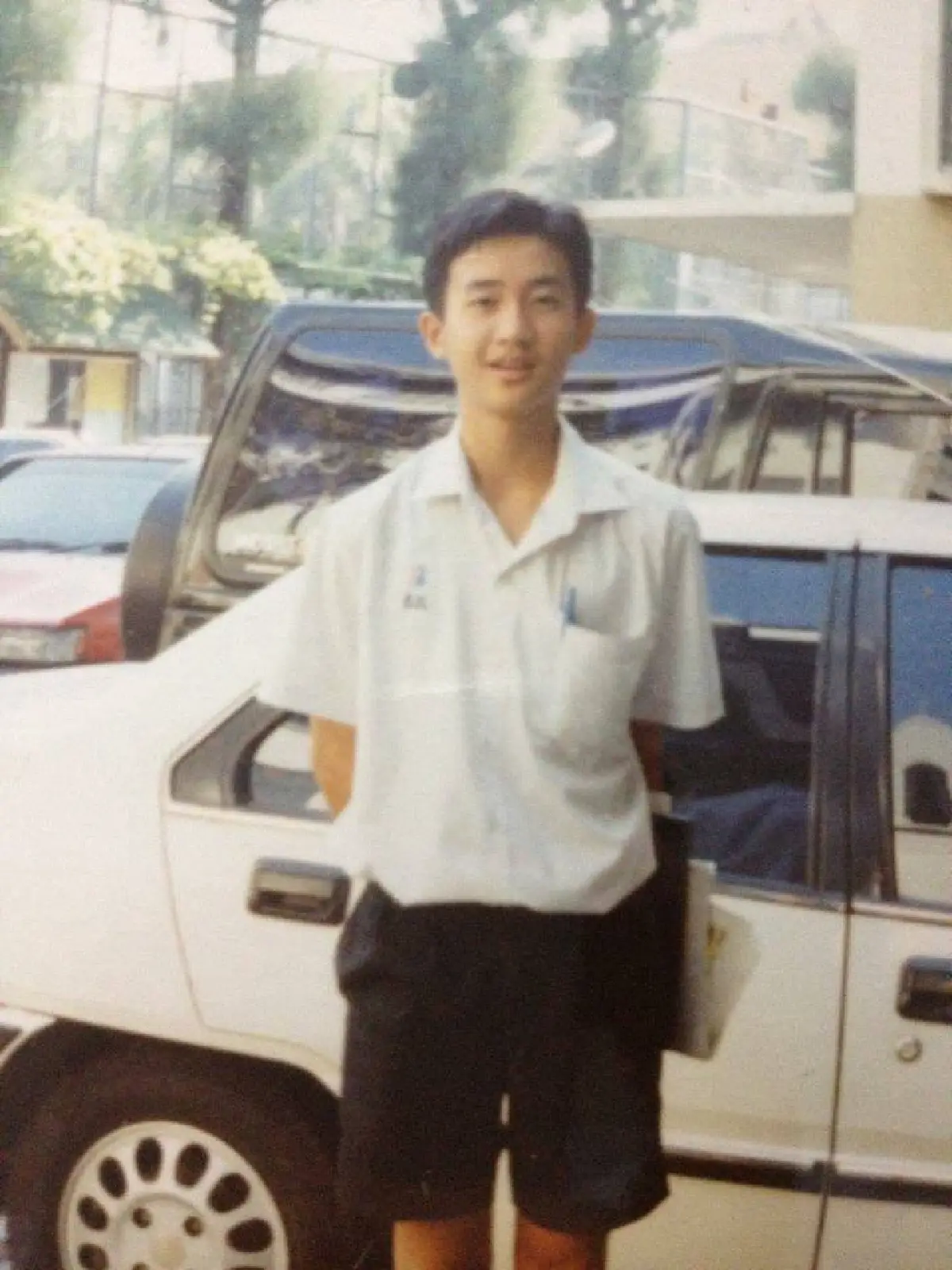 เปิดประมูลรูป 'ตูน บอดี้แสลม' สมัยยังเอ๊าะ!!