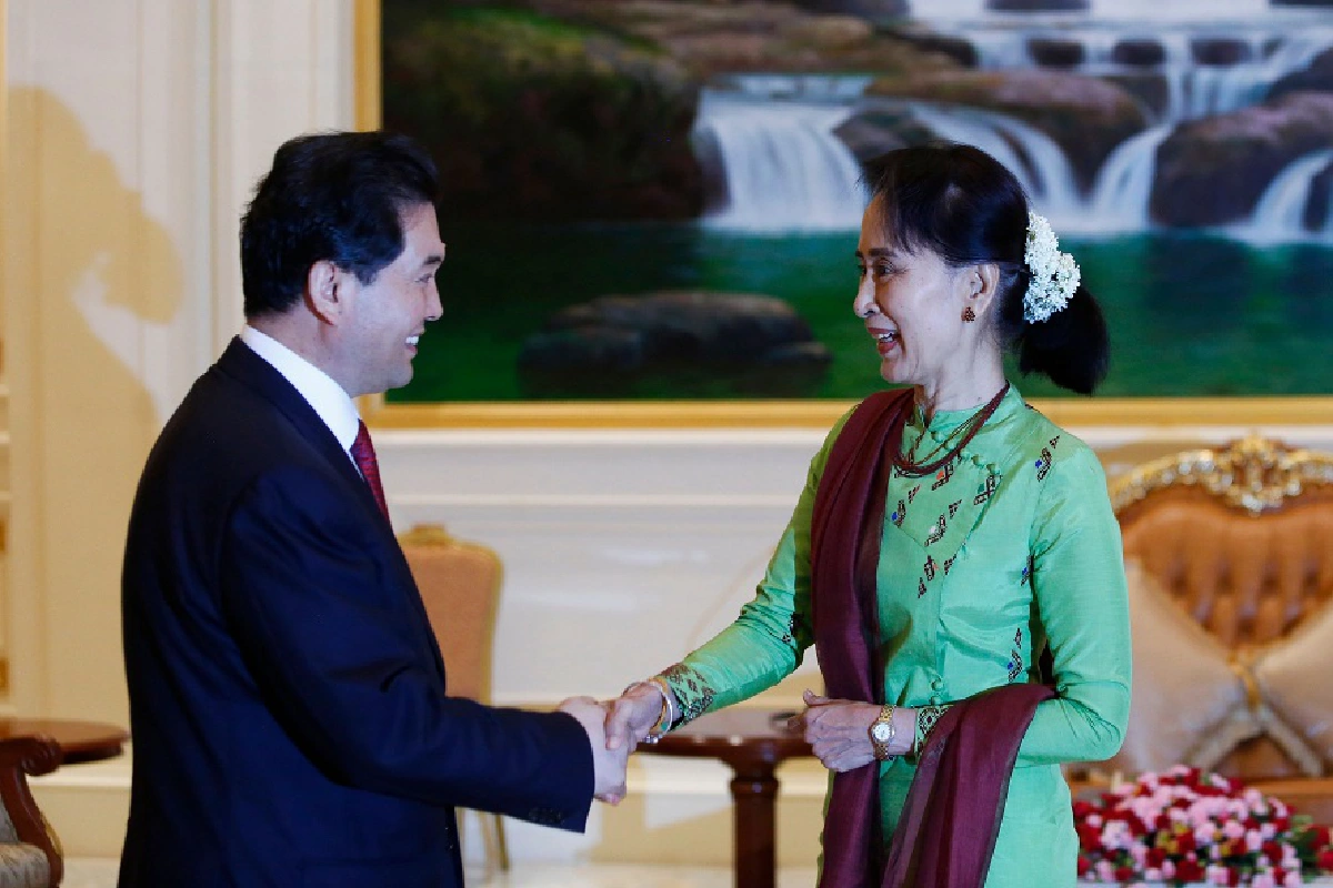 ทางแพร่งแห่งความสัมพันธ์เมียนมา-จีน 