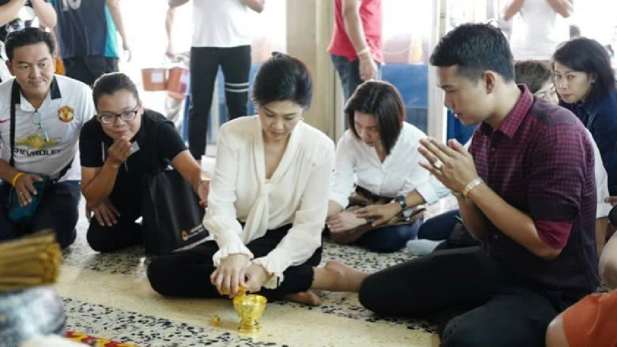 'อดีตนายกฯ ยิ่งลักษณ์' เดินสายทำบุญ