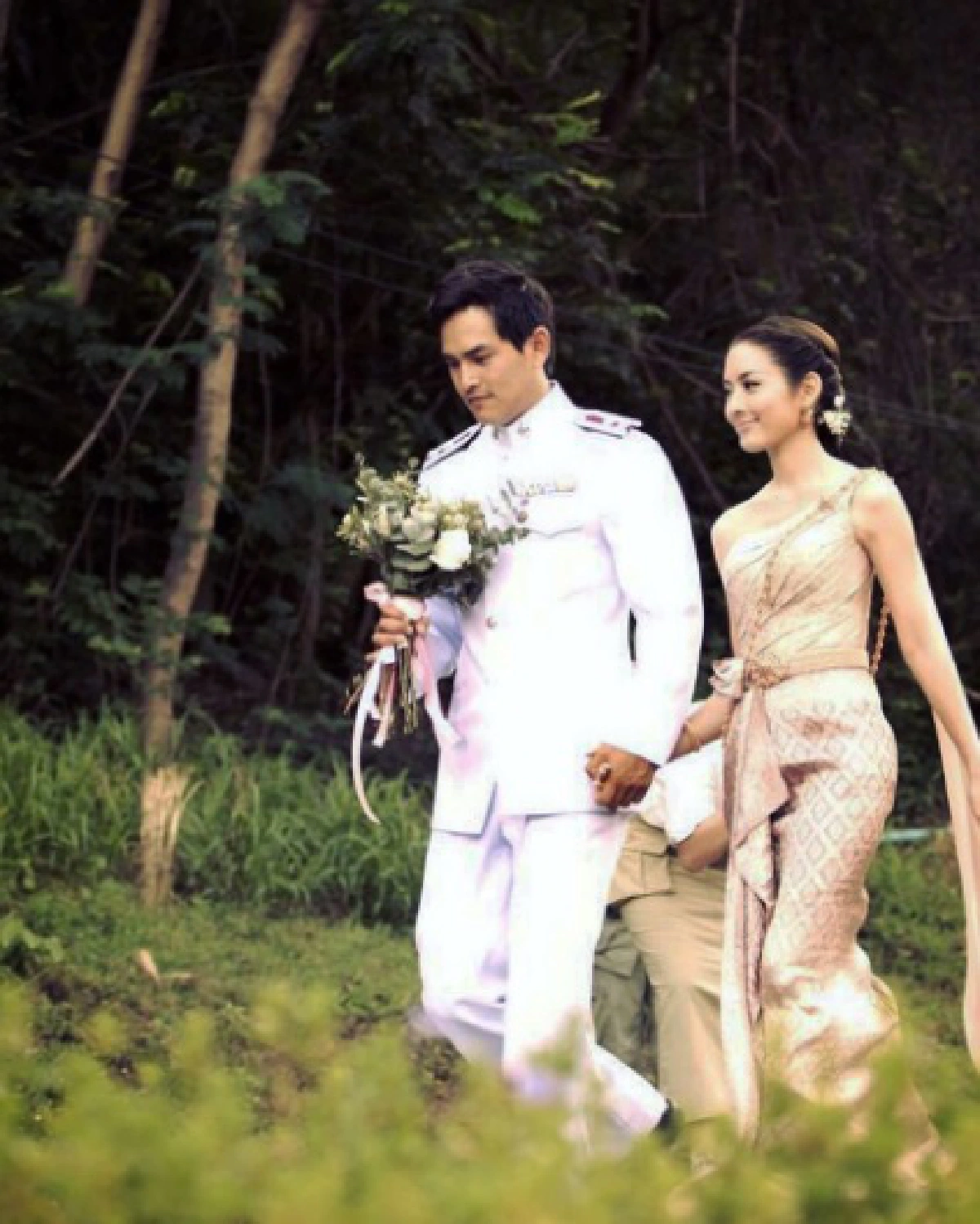 'แอฟ ทักษอร' รับแยกกันอยู่กับ 'สงกรานต์' จริง!!