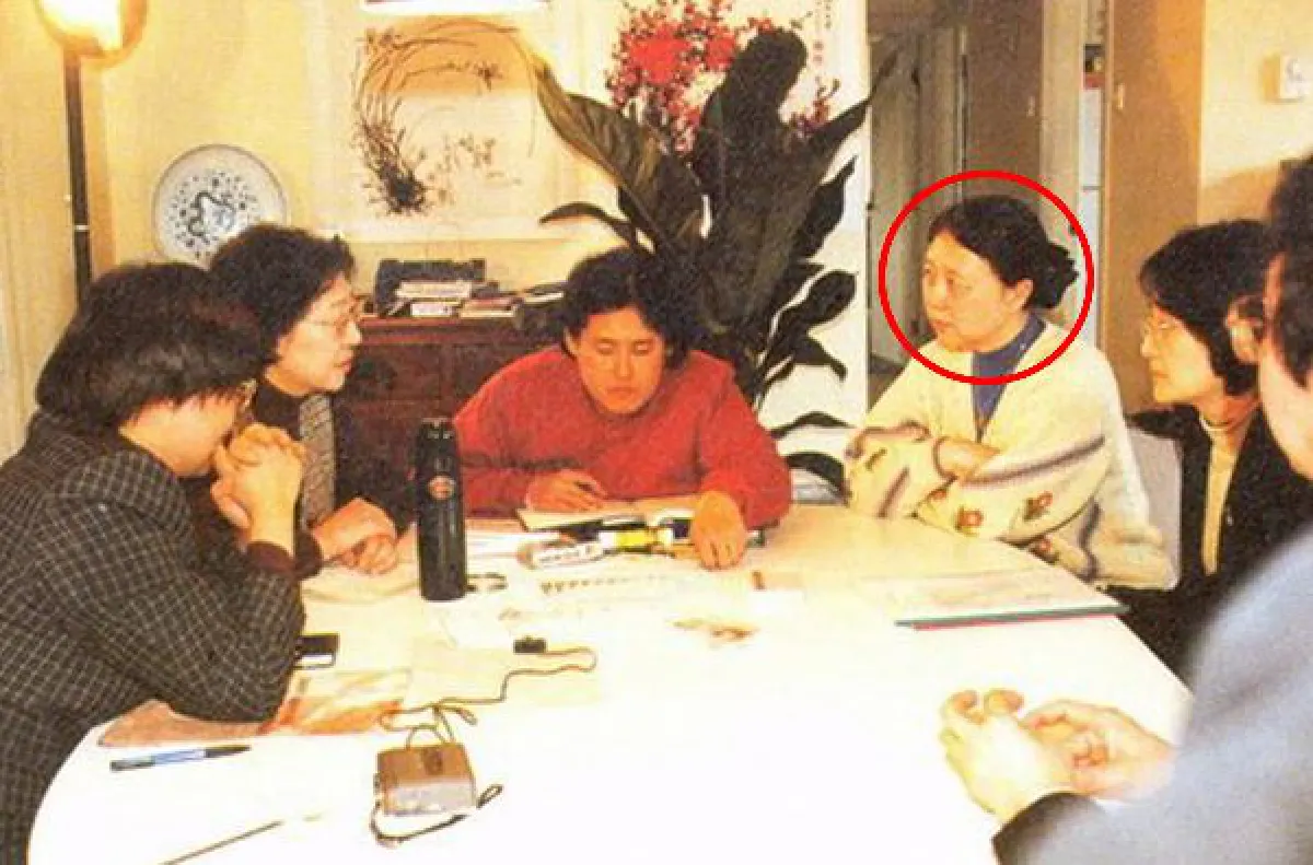 วธ.เฟ้นหา6ต่างชาติ บุคคลในภาพเข้าเฝ้าฯ ปฏิบัติงานถวาย 'สมเด็จพระเทพ'