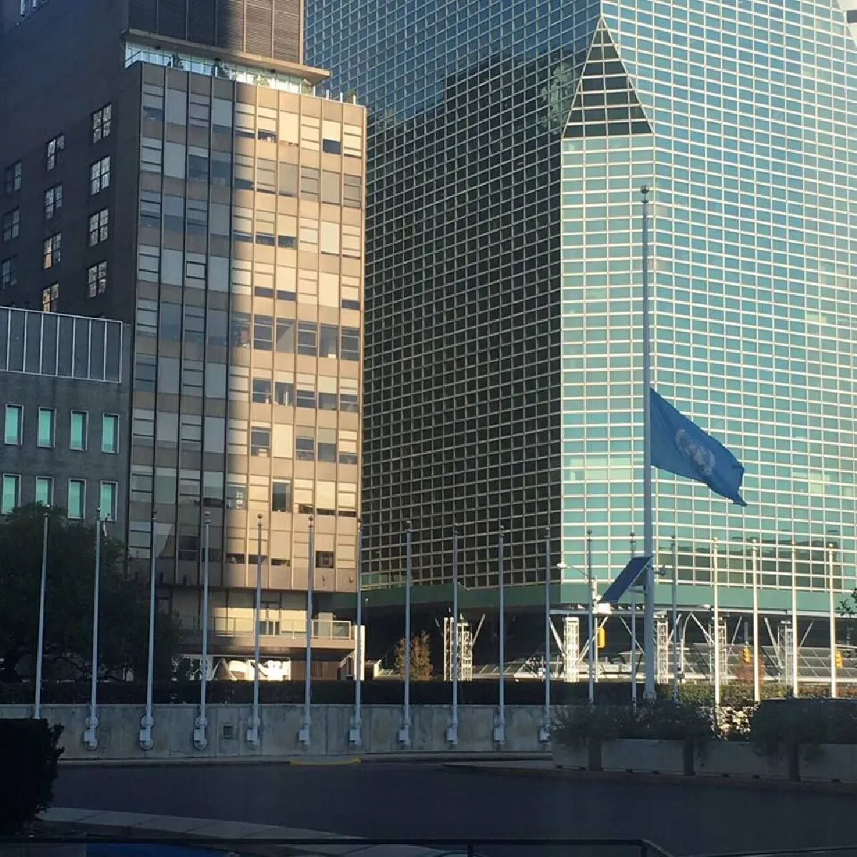 ย้อนตำนาน การลดธงลงครึ่งเสา