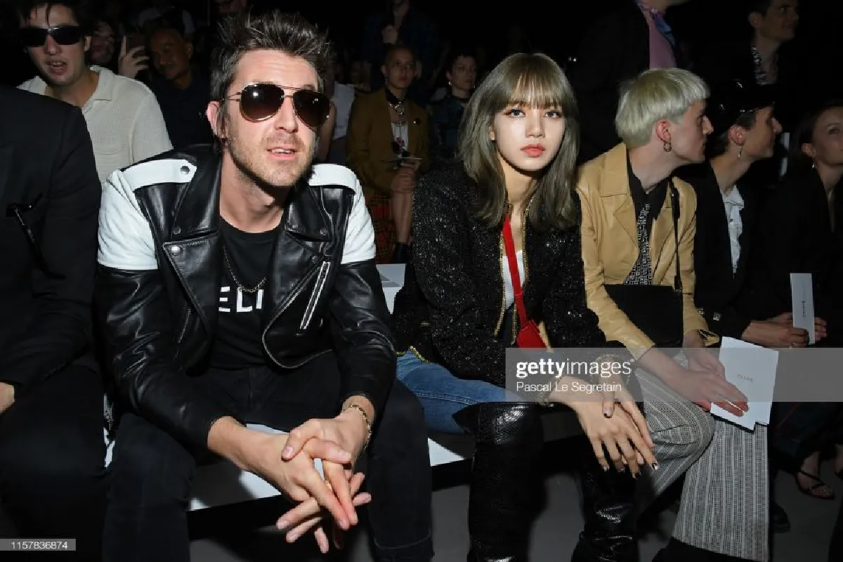 “ลิซ่า แบล็คพิงก์” เจิดจรัสในงาน Paris Fashion Week