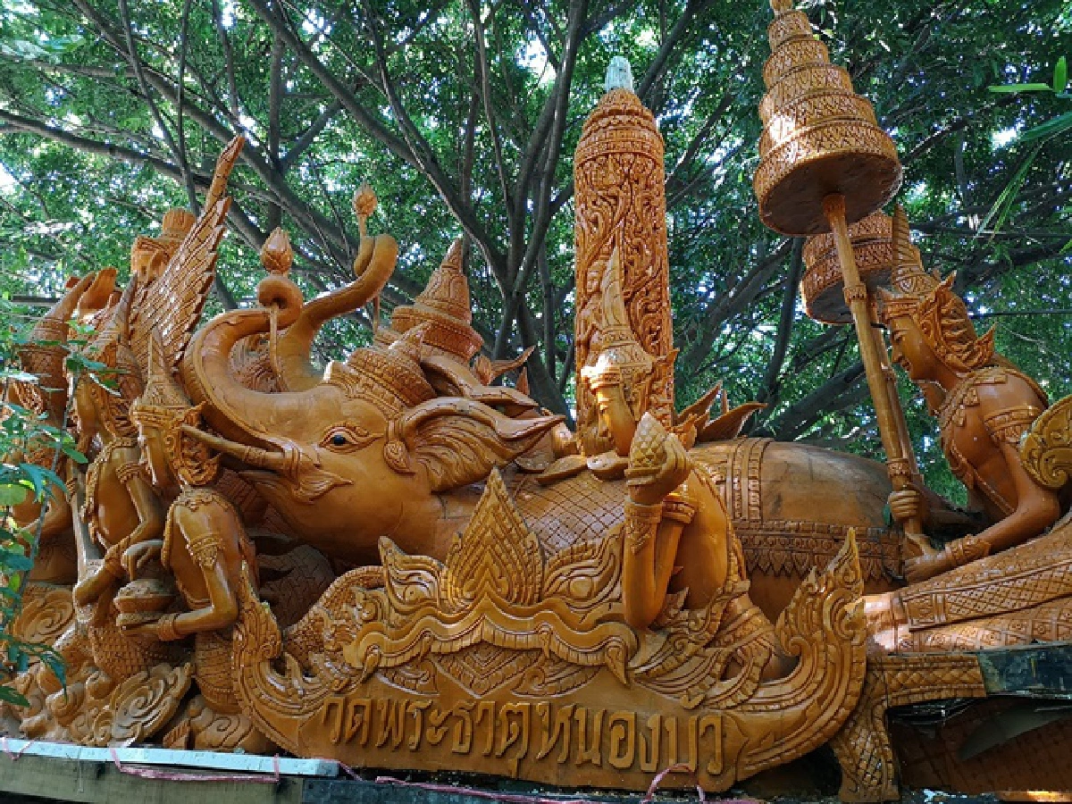 ไอคอนสยาม ร้อยล้านใจ เป็นเทียนไทย ให้เรืองรอง