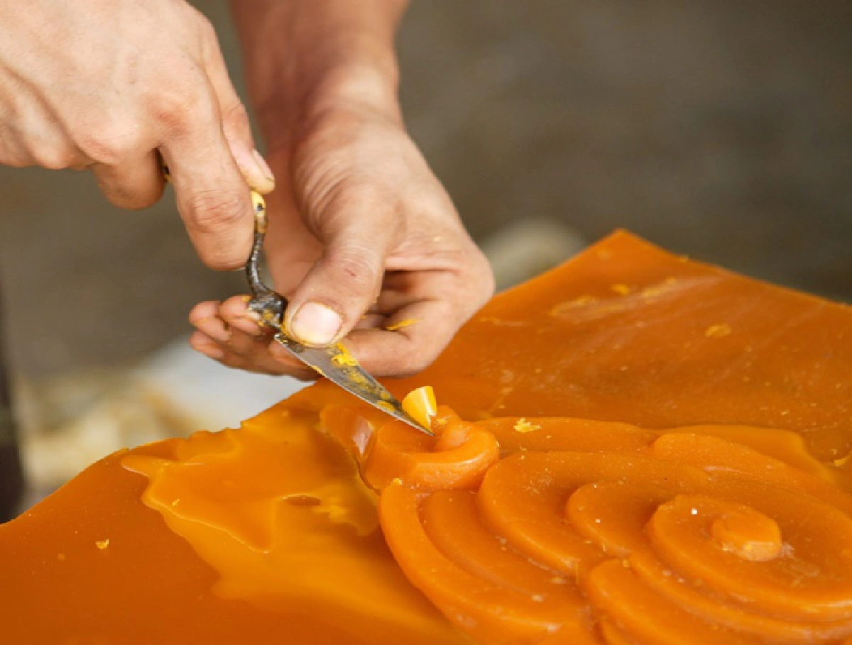 ไอคอนสยาม ร้อยล้านใจ เป็นเทียนไทย ให้เรืองรอง