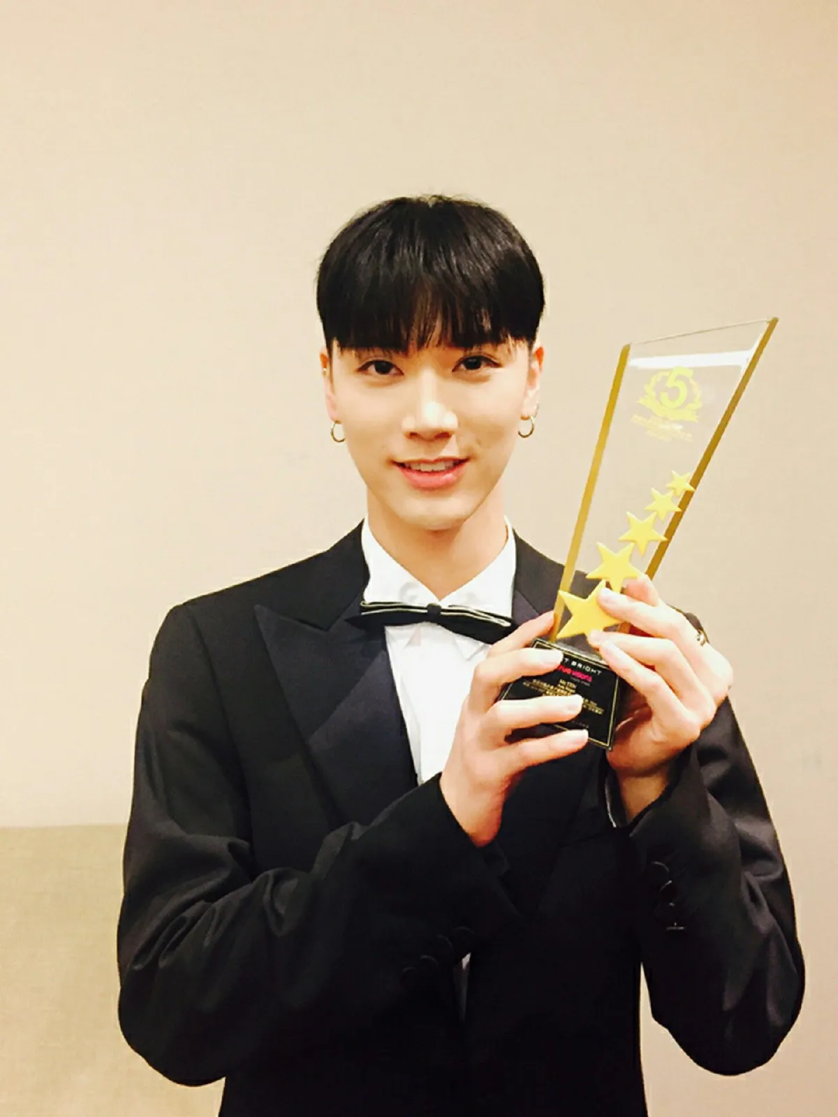 (1) เตนล์-ชิตพล  ลี้ชัยพรกุล จากวง NCT