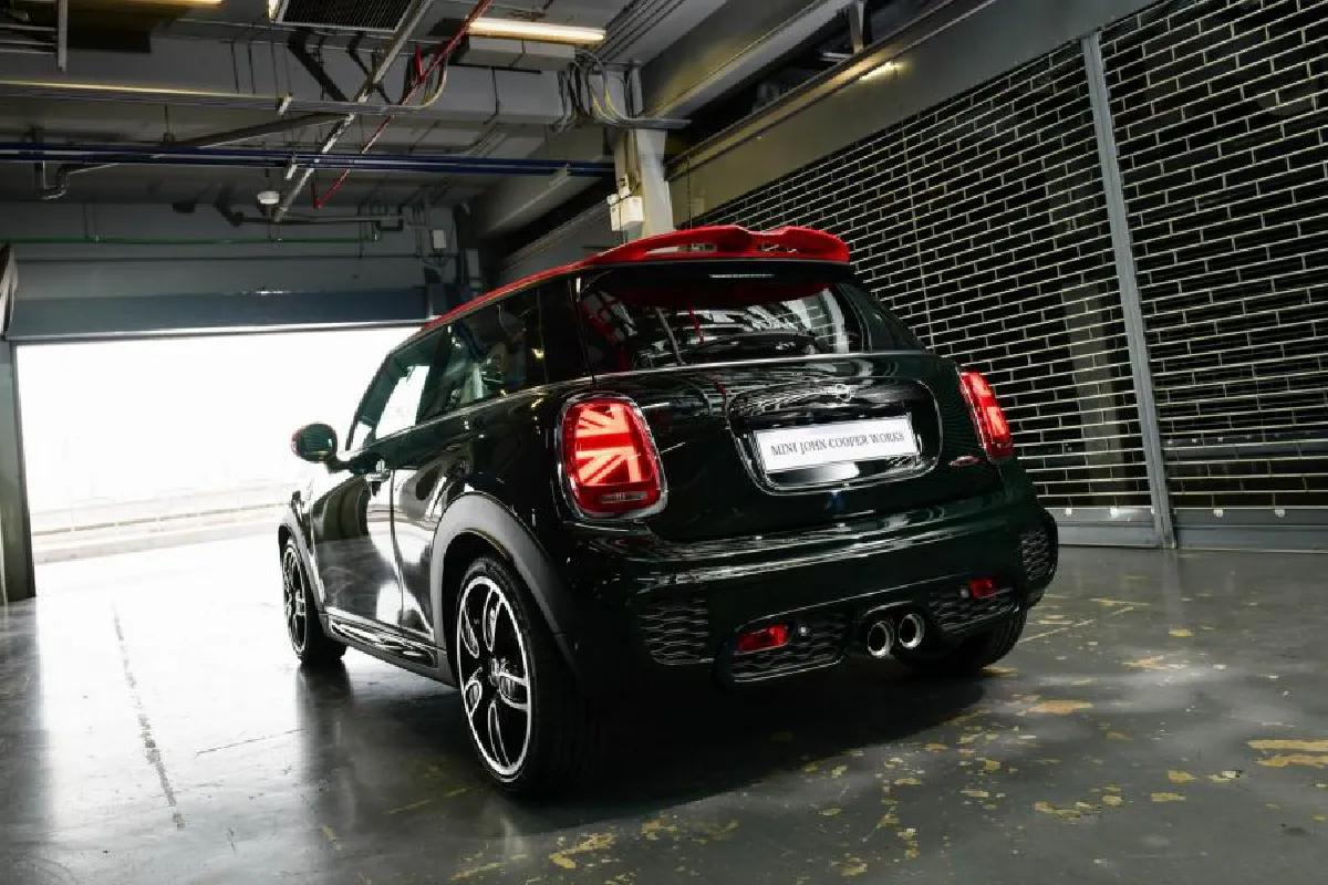 "MINI JCW Hatch"  แรง ปราดเปรียว แอบเฮี้ยวเล็กๆ 