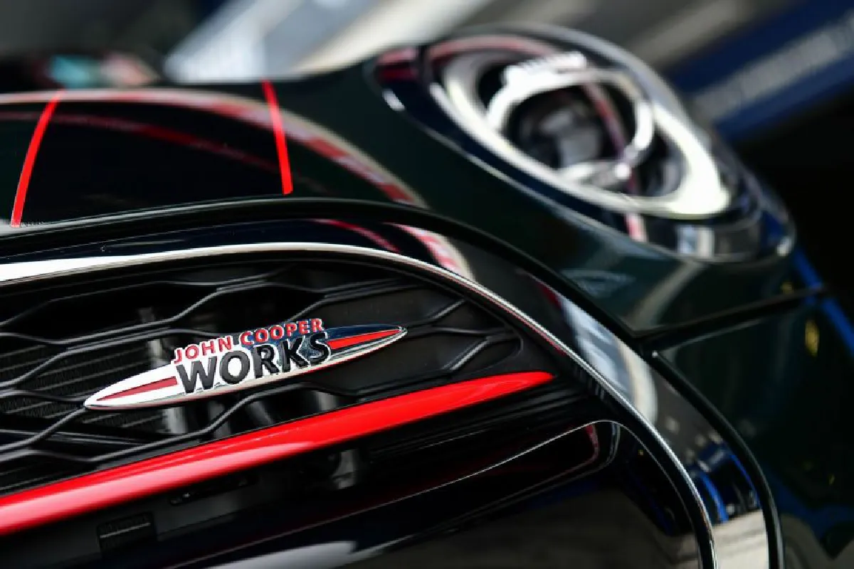 "MINI JCW Hatch"  แรง ปราดเปรียว แอบเฮี้ยวเล็กๆ 