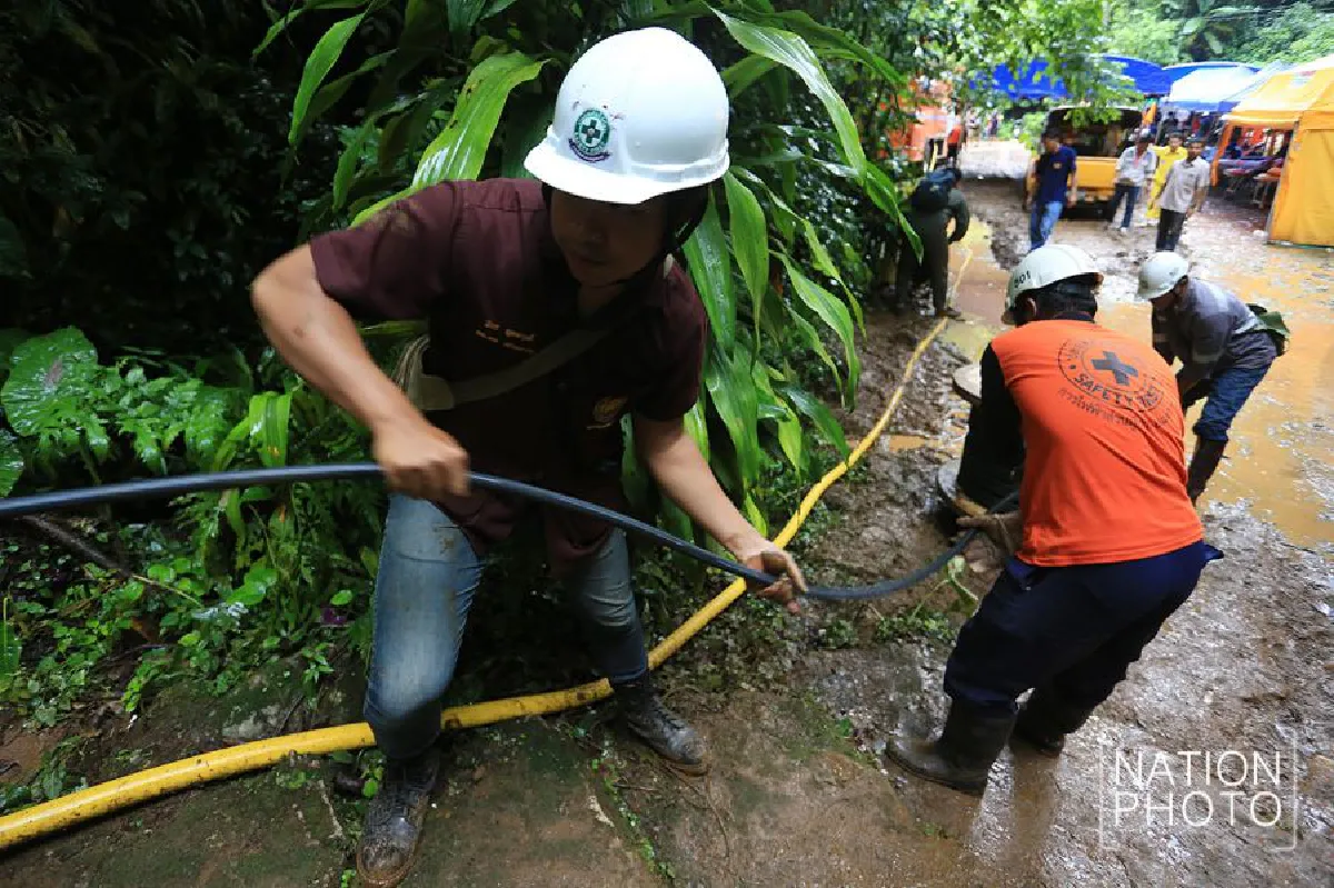 มท.1 ลงพื้นที่ถ้ำหลวง 