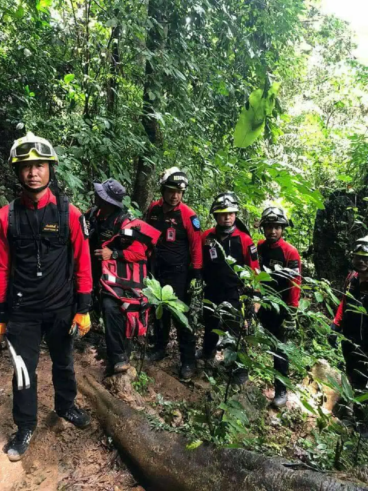 รวมน้ำใจชาวไทย-ต่างชาติ หลั่งไหลช่วย 13 ชีวิตติดถ้ำหลวง