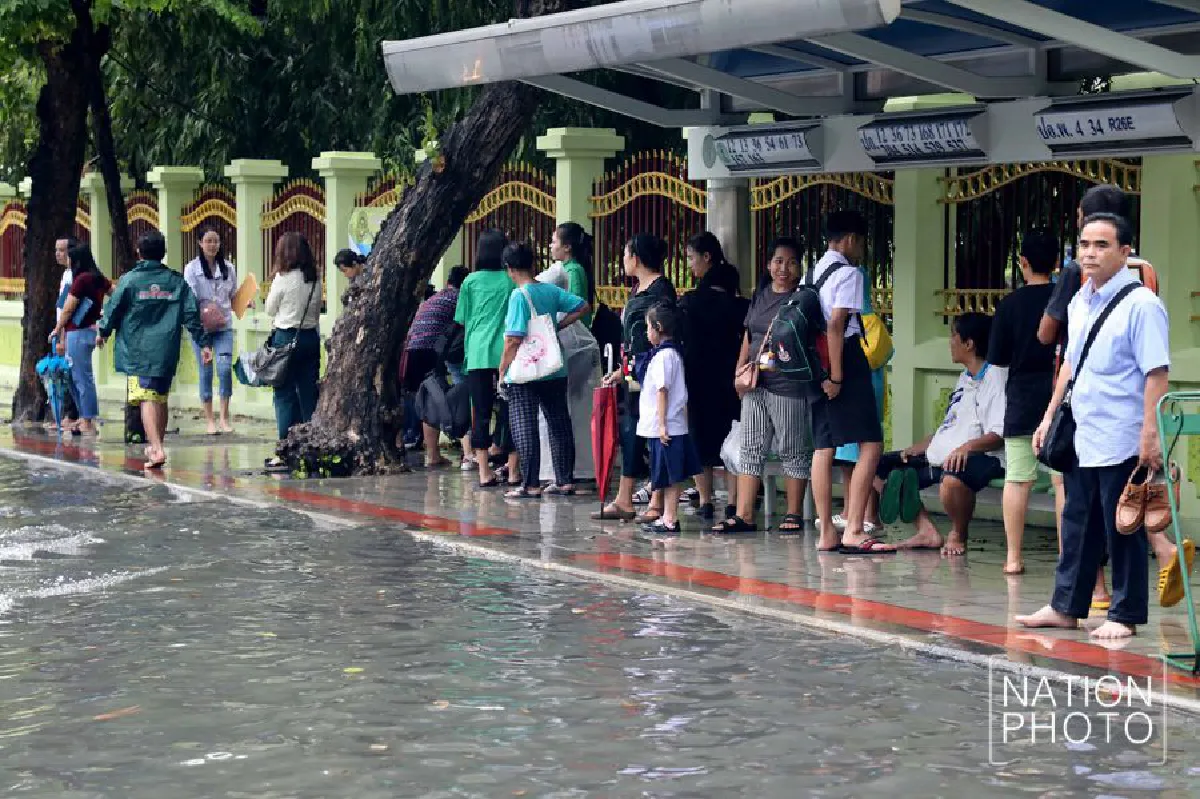 รวมภาพ 'ฝนตก-รถติด' ทั่วกรุงฯ ศุกร์ 7 มิ.ย.62