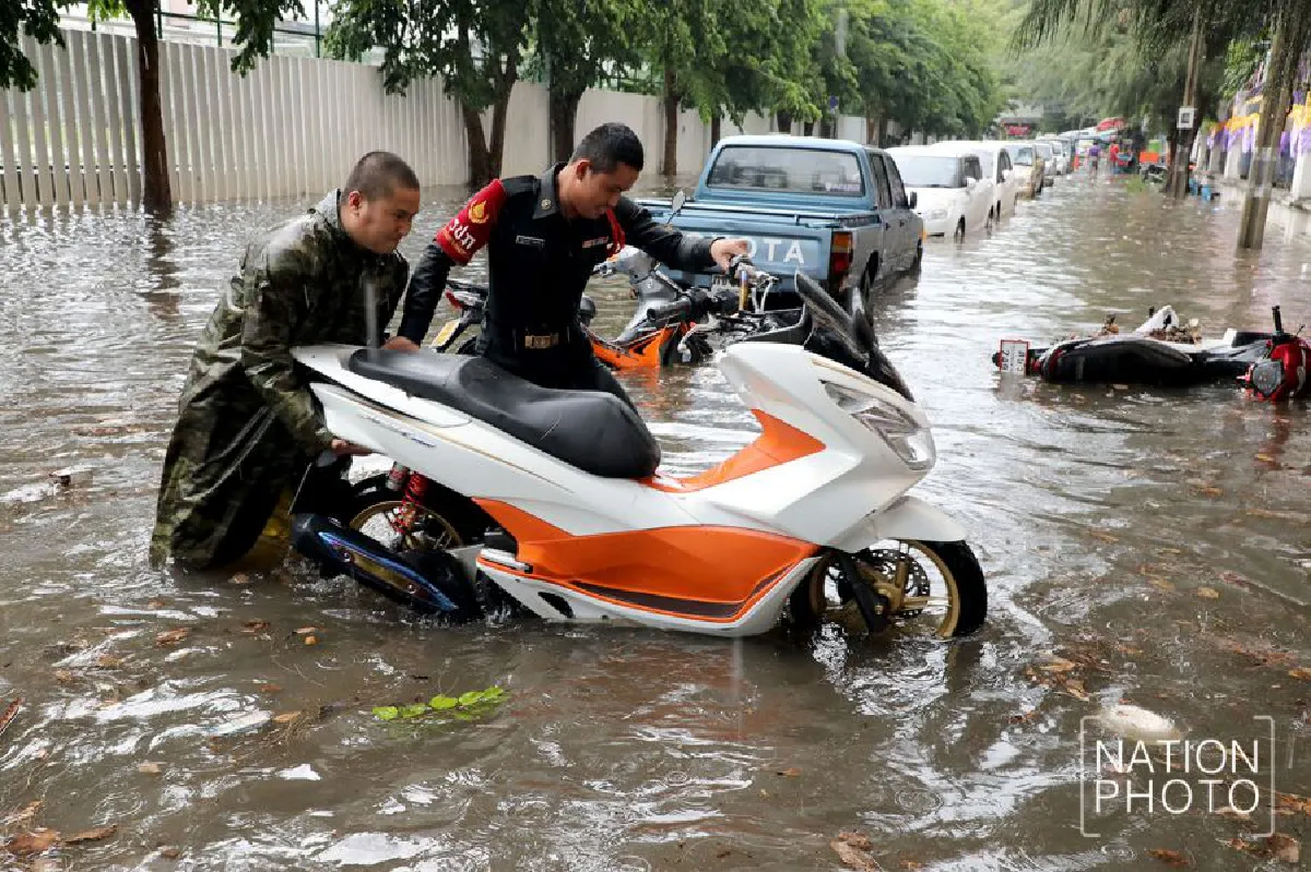 รวมภาพ 'ฝนตก-รถติด' ทั่วกรุงฯ ศุกร์ 7 มิ.ย.62