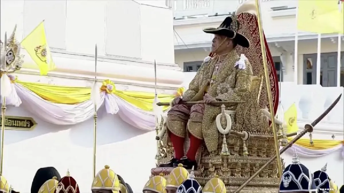 พระบาทสมเด็จพระเจ้าอยู่หัว เสด็จพระราชดำเนินเลียบพระนคร 