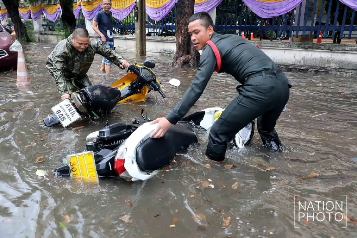 รวมภาพ 'ฝนตก-รถติด' ทั่วกรุงฯ ศุกร์ 7 มิ.ย.62