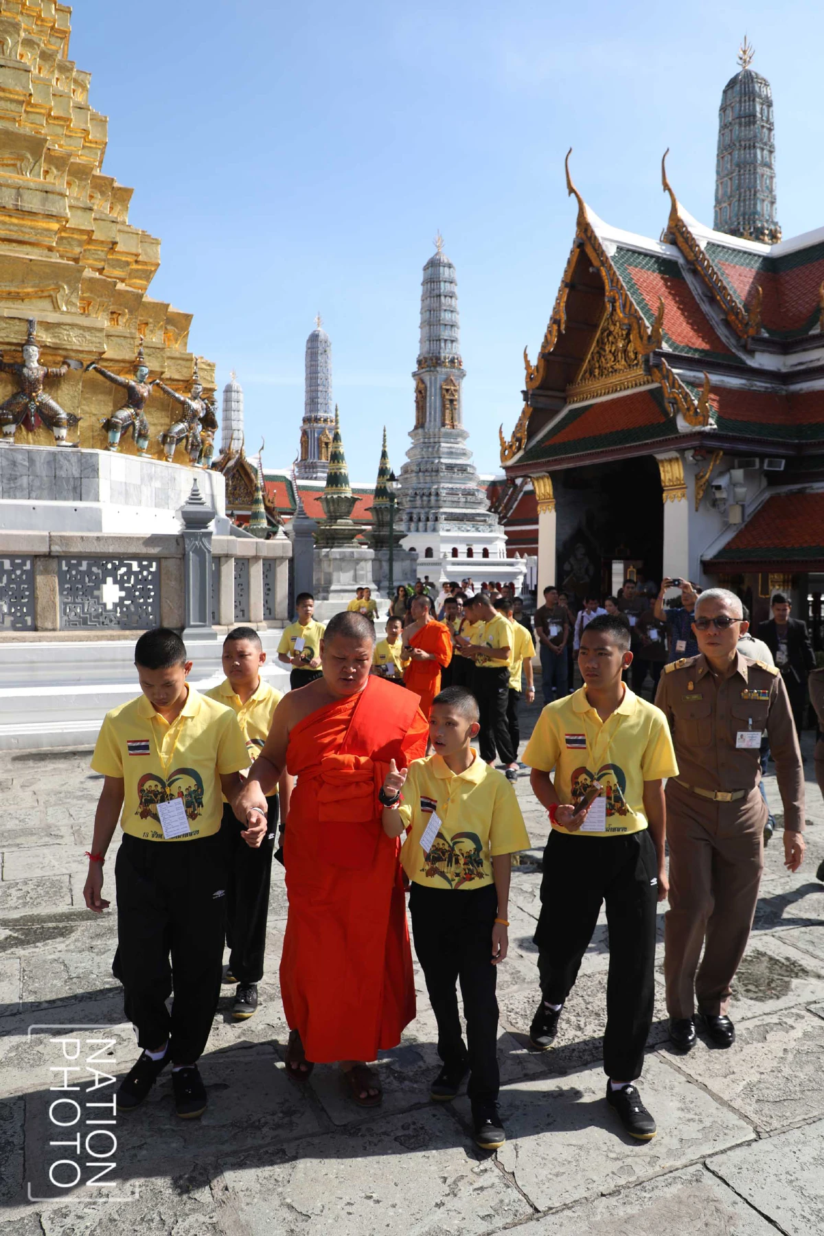 '13 หมูป่า' ทัศนศึกษาวัดพระศรีรัตนศาสดาราม