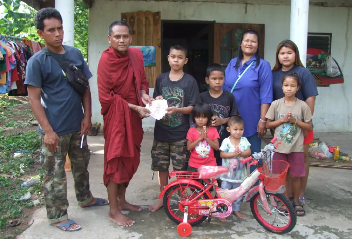 เด็กชาย13ปี ดูแลน้อง4คนเพียงลำพัง แม่ไปตัดอ้อยต่างจังหวัด