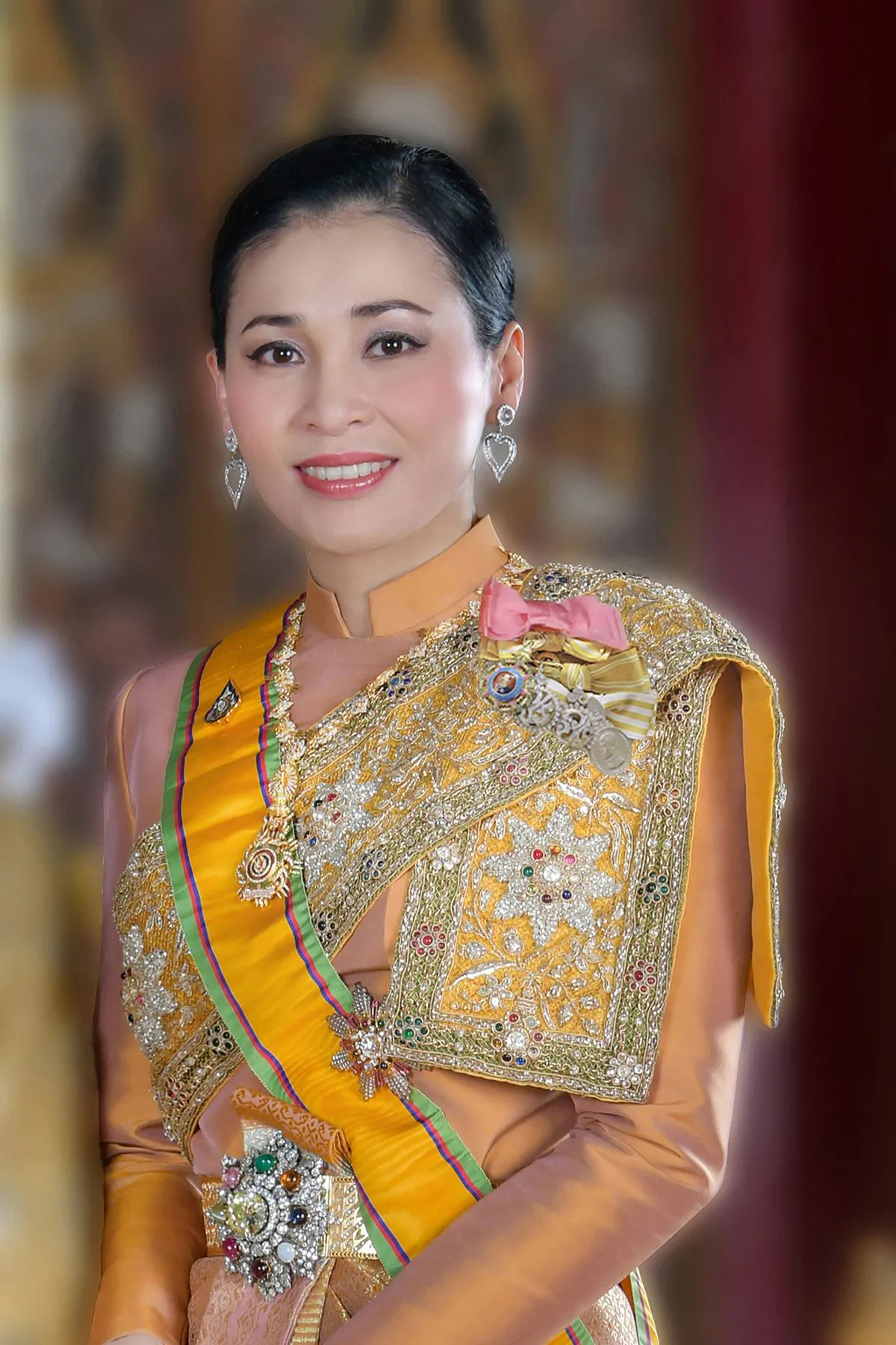 'ในหลวง' พระราชทานพระฉายาลักษณ์ ‘สมเด็จพระนางเจ้าฯ พระบรมราชินี’