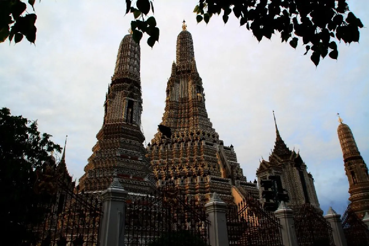 ไหว้พระ 10 วัด สืบสิริสวัสดิ์ 10 รัชกาล