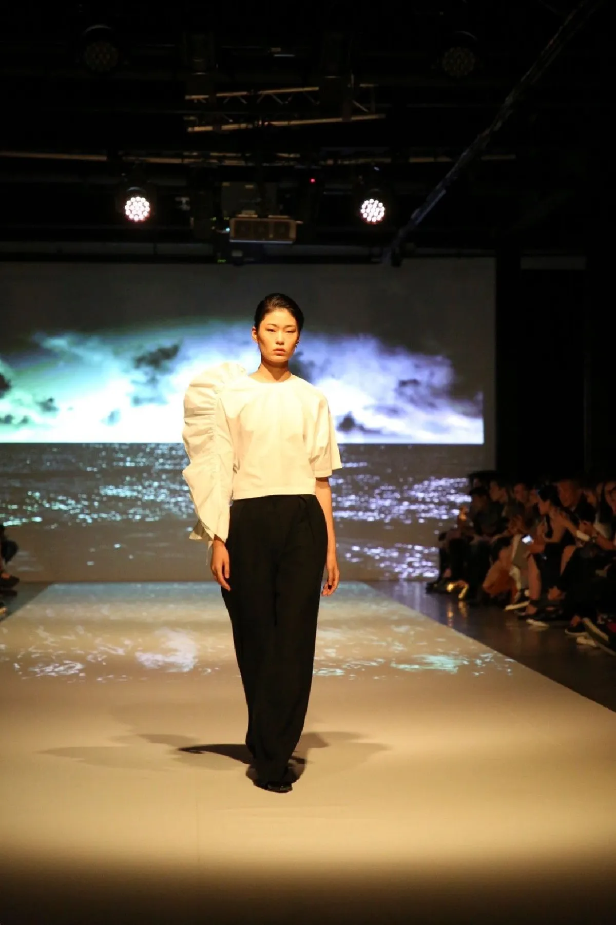 ‘แอสตัน มาร์ติน’ ตอกย้ำความเป็นยนตรกรรมแห่งแฟชั่น