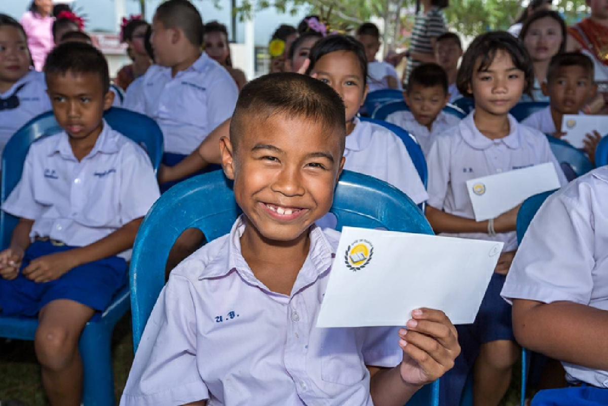 มูลนิธิปิติ ภิรมย์ภักดี ร่วมส่งมอบโอกาสทางการศึกษา