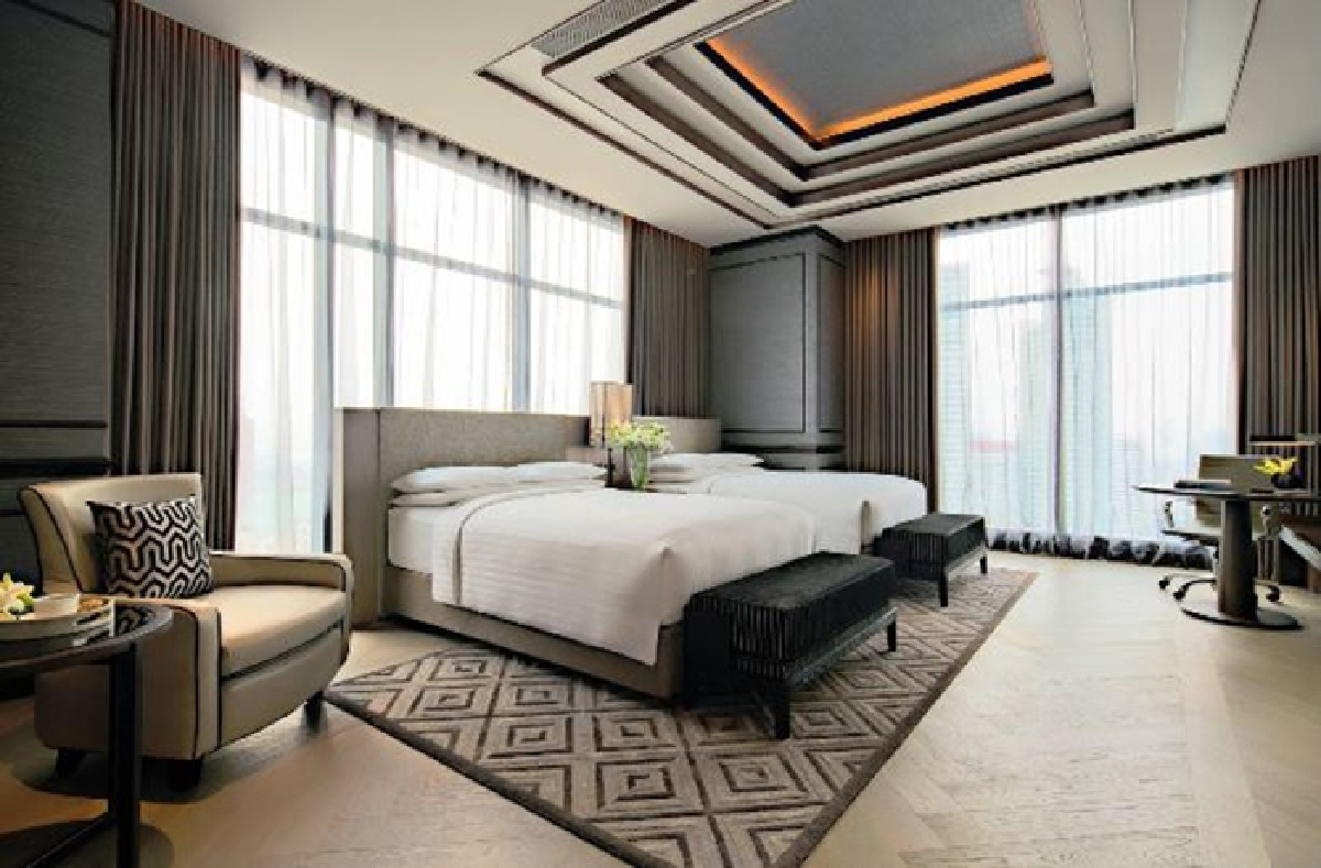 ค่ำคืนแห่งแสงสี โดยแม็กกี้ ชูส์  ณ เอบาร์ โรงแรมแบงค็อก แมริออท มาร์คีส์ ควีนส์ปาร์ค