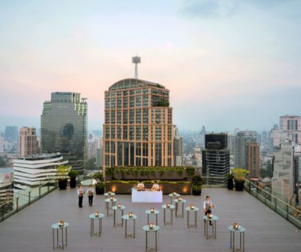 ค่ำคืนแห่งแสงสี โดยแม็กกี้ ชูส์  ณ เอบาร์ โรงแรมแบงค็อก แมริออท มาร์คีส์ ควีนส์ปาร์ค