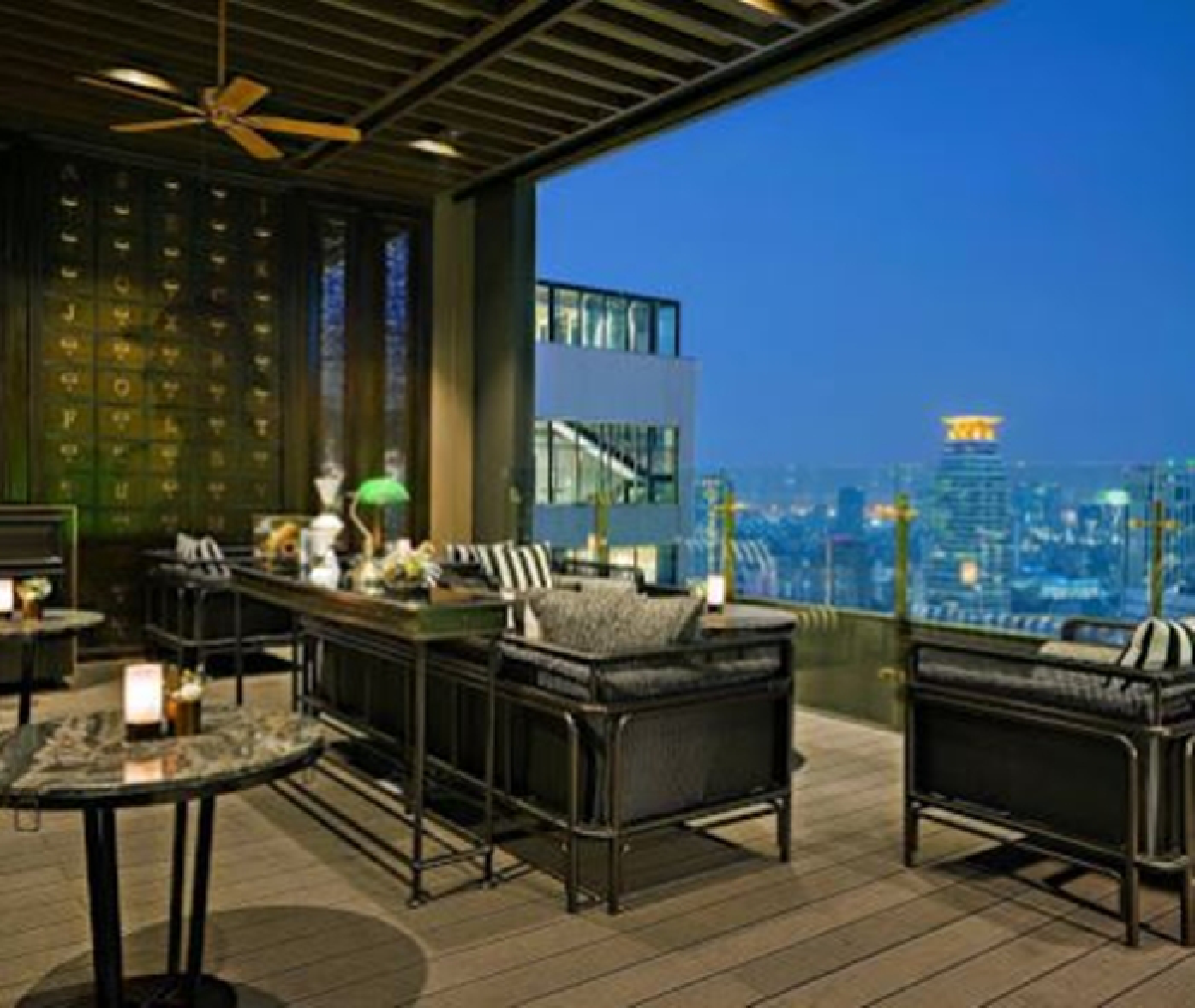 ค่ำคืนแห่งแสงสี โดยแม็กกี้ ชูส์  ณ เอบาร์ โรงแรมแบงค็อก แมริออท มาร์คีส์ ควีนส์ปาร์ค