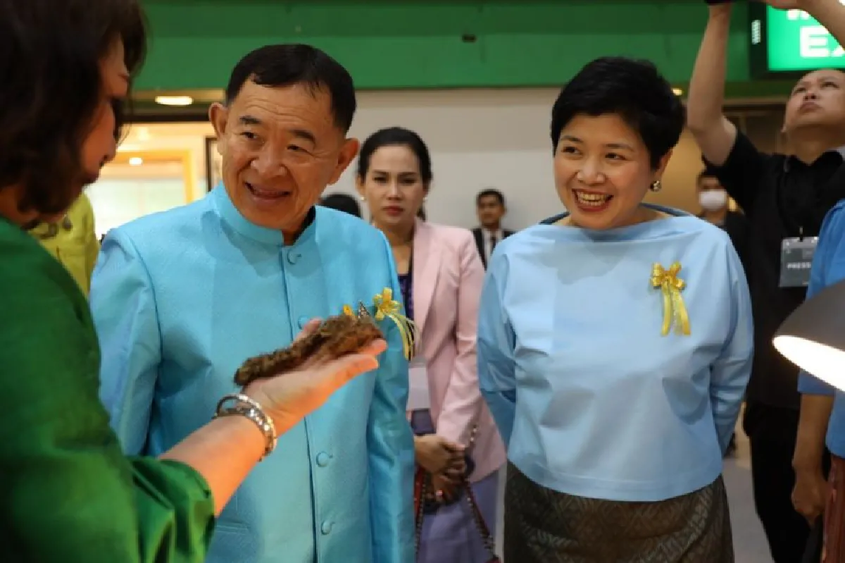 รมช.พาณิชย์ฯ มั่นใจงานหัตถศิลป์ไทยเป็นที่นิยมเพิ่มสูงขึ้น