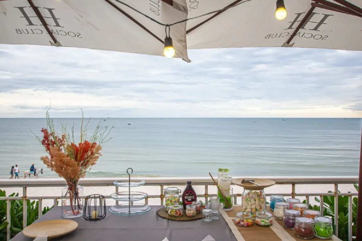 “อินเตอร์คอนติเนนตัล เรสซิเดนเซสหัวหิน” ชวนร่วมกิจกรรมสุดเอ็กซ์คลูซีฟ  ฟินกับการดูหนัง ฟังดนตรีสด ลิ้มรสอาหารชั้นเลิศ ริมชายหาด ตลอดเดือน ก.ค.  พร้อมรับบริการระดับโลกกับ InterContinental Life  