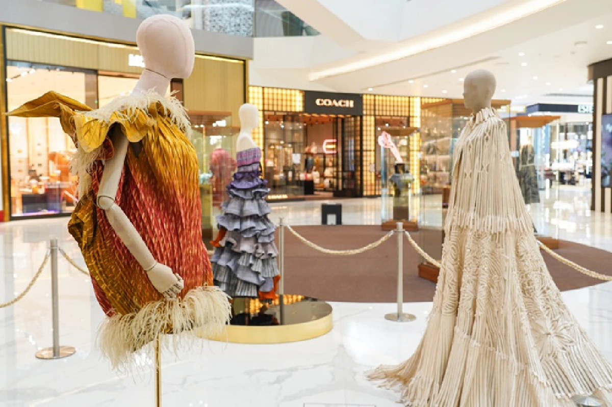 The Elegant Thai Textile ‘ตระการตาผ้าไทย’ เฉลิมพระเกียรติสมเด็จพระบรมราชชนนีพันปีหลวง ที่ไอคอนสยาม