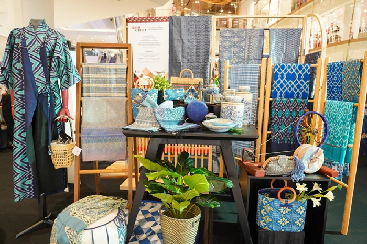 The Elegant Thai Textile ‘ตระการตาผ้าไทย’ เฉลิมพระเกียรติสมเด็จพระบรมราชชนนีพันปีหลวง ที่ไอคอนสยาม