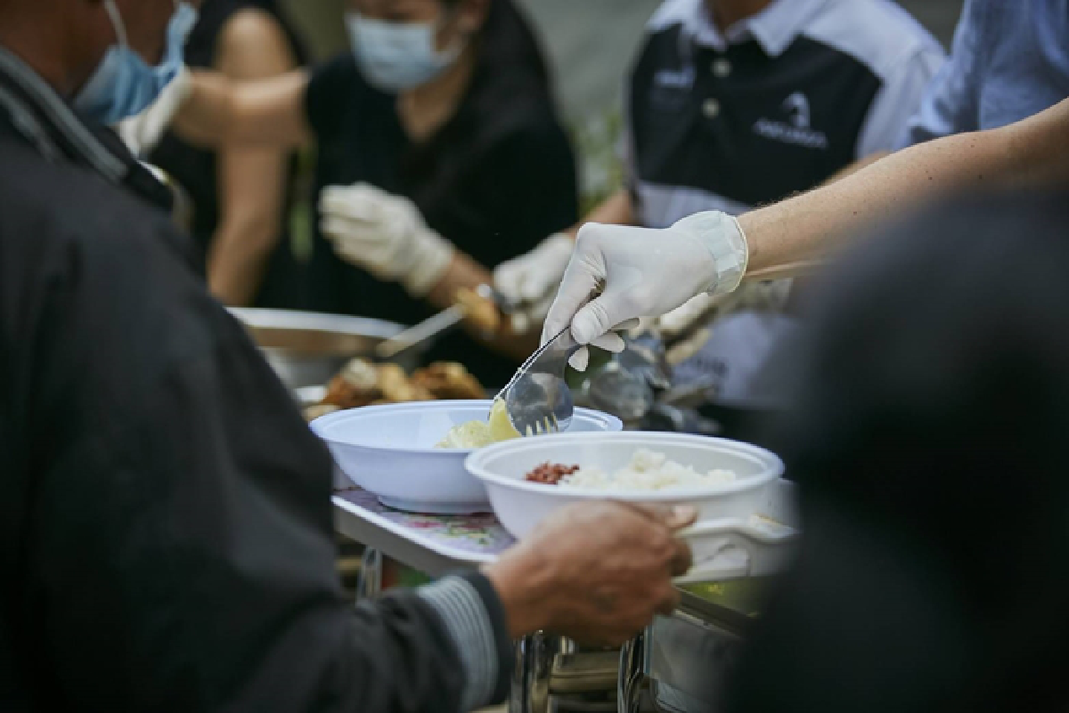 แมริออท  ระดมกำลังเข้าร่วมโครงการ “ครัวรักษ์อาหาร” ของมูลนิธิ SOS ประเทศไทย เพื่อแจกจ่ายอาหาร ให้ครอบครัวที่ได้รับผลกระทบจากวิกฤตไวรัสโควิดในกรุงเทพฯ