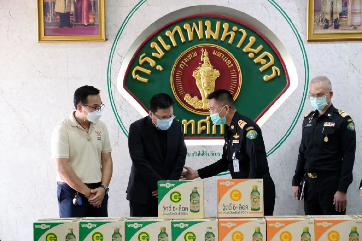คาราบาวกรุ๊ป สนันสนุนเครื่องดื่มวิตามินซี “วู้ดดี้ ซี+ ล็อค”  เสริมสร้างภูมิคุ้มกันให้กับหน่วยงานเทศกิจ กทม. ในช่วงสถานการณ์ไวรัสโควิด-19