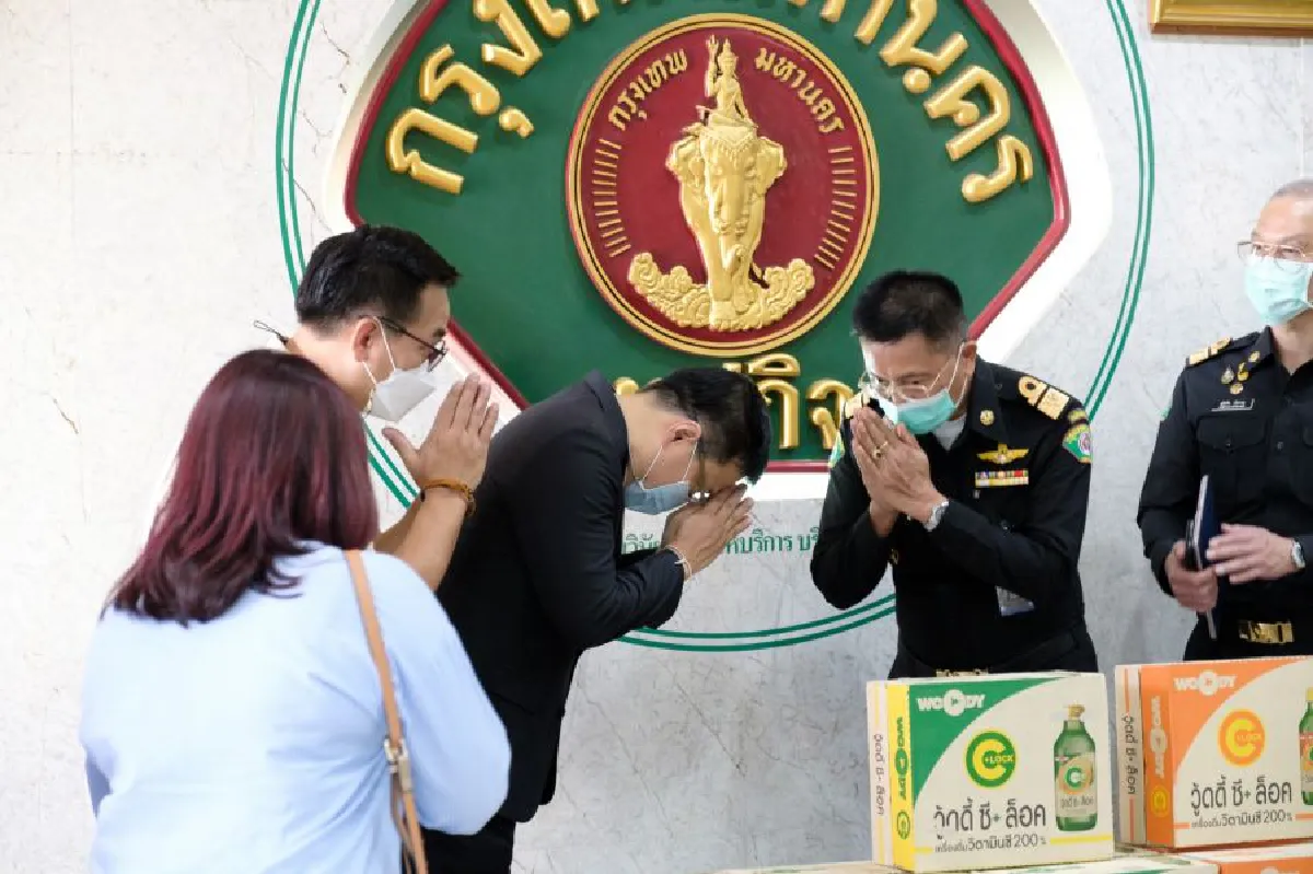 คาราบาวกรุ๊ป สนันสนุนเครื่องดื่มวิตามินซี “วู้ดดี้ ซี+ ล็อค”  เสริมสร้างภูมิคุ้มกันให้กับหน่วยงานเทศกิจ กทม. ในช่วงสถานการณ์ไวรัสโควิด-19