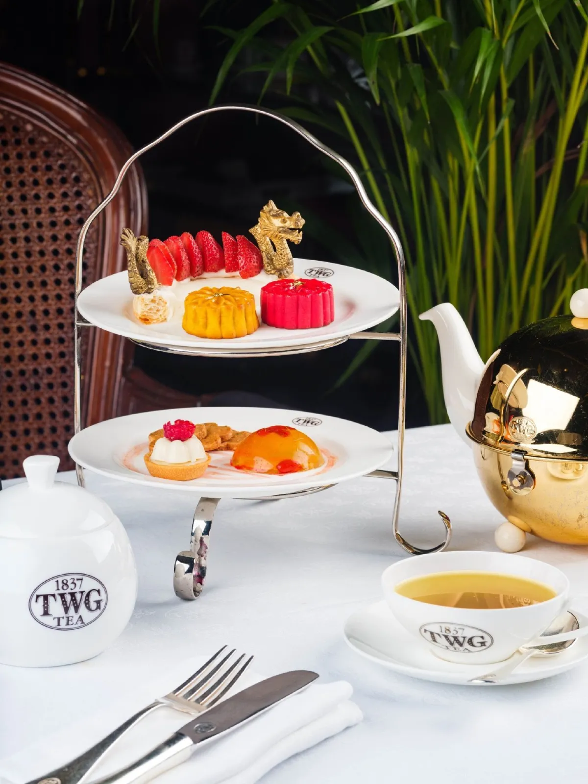 เฉลิมฉลองเทศกาลไหว้พระจันทร์ ด้วยชา ไวท์ สกาย ที และชุดชายามบ่าย MoonLight High Tea Set จาก TWG Tea