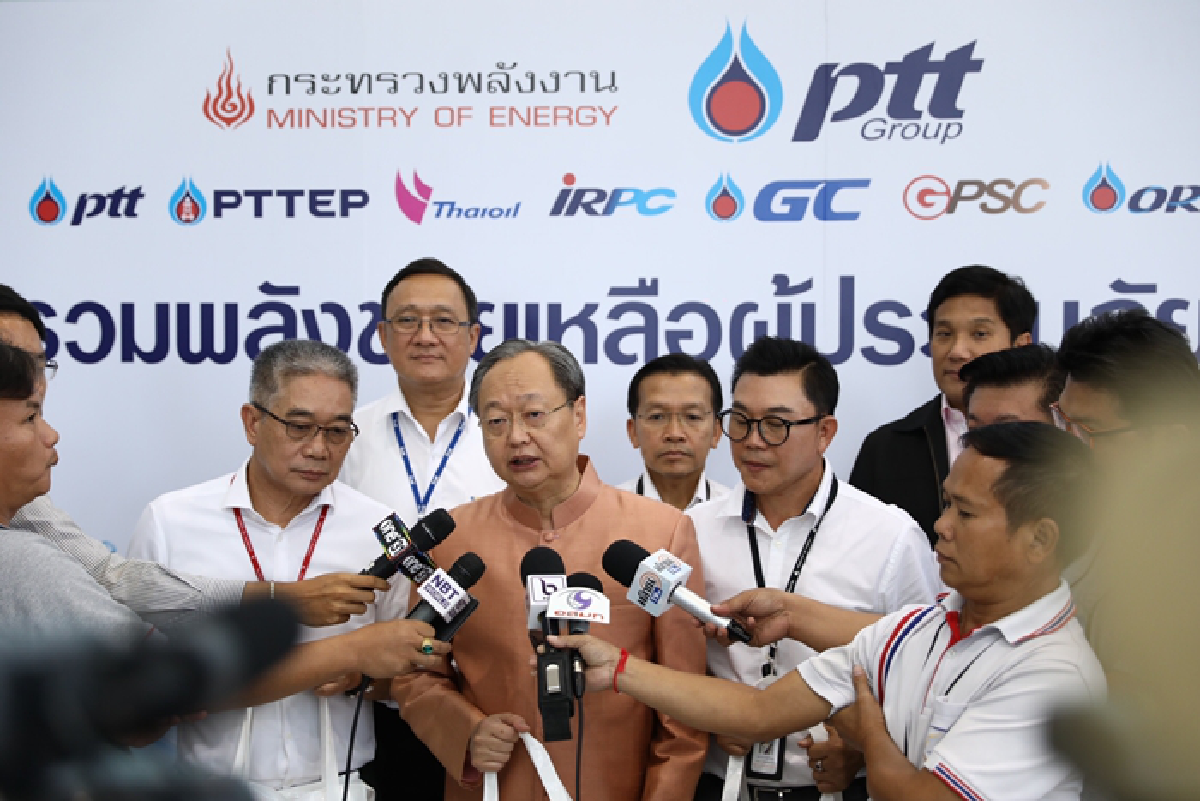 สานพลังร่วมใจบรรจุถุงยังชีพช่วยผู้ประสบอุทกภัย