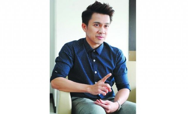 โปรดใช้วิจารณญาณในการ'ชม'
 นพ.กัมปนาท ตันสิถบุตรกุล