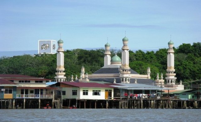 กัมปงไอเยอร์ หมู่บ้านลอยน้ำที่บรูไน