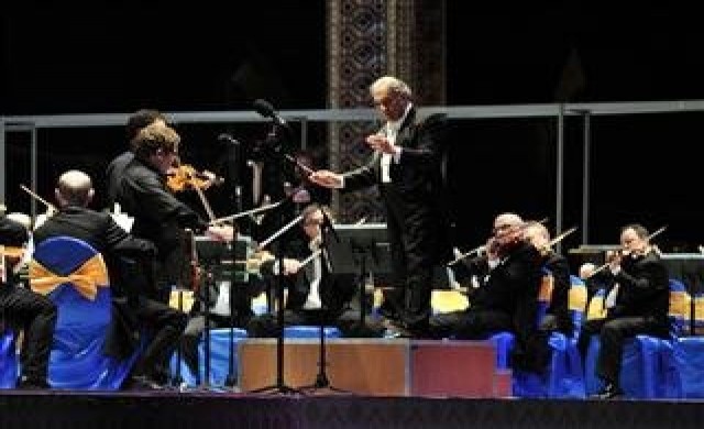 ดนตรีคลาสสิกกลางท้องสนามหลวง : บทเรียน 'ราคาแพง'