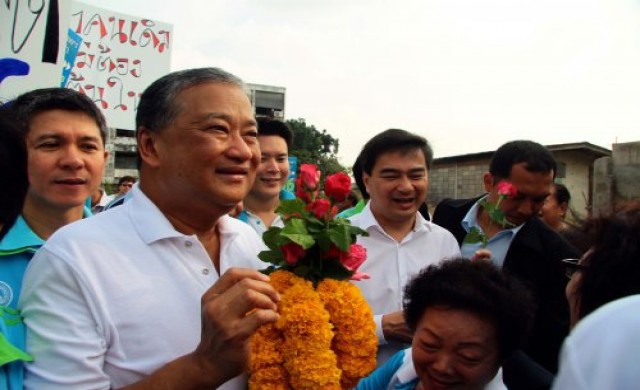 'สุขุมพันธุ์'ปั่นจักรยานหาเสียงสวนรถไฟ