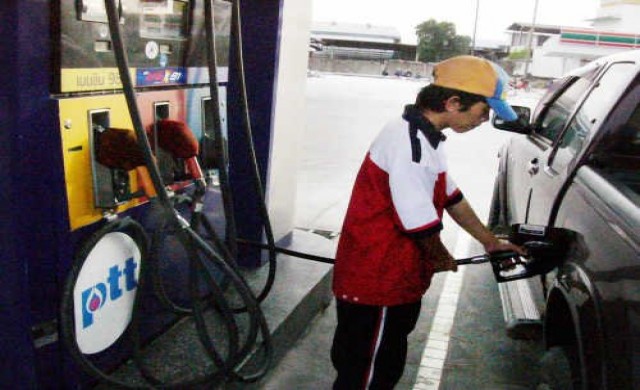 ปตท.ลดราคาน้ำมันเบนซิน-โซฮอล์50สต.
