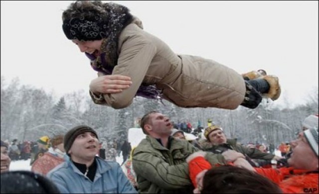 รัสเซียฉลองสิ้นสุดฤดูหนาว ย่างสู่ฤดูใบไม้ผลิ