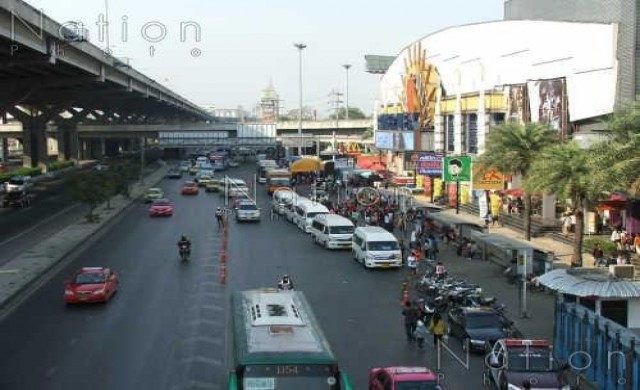 ห้างชานเมืองร่นเวลาเปิด-ปิดลดใช้ไฟ